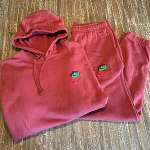 Nike Sportswear Club Fleece Hoodie & Jogger Set Clay Brick Red XL/M Men’s
